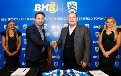CRYSTAL PALACE - HUDDERSFIELD TOWN và BURNLEY F.C công bố đối tác mùa giải 2022 - 2023